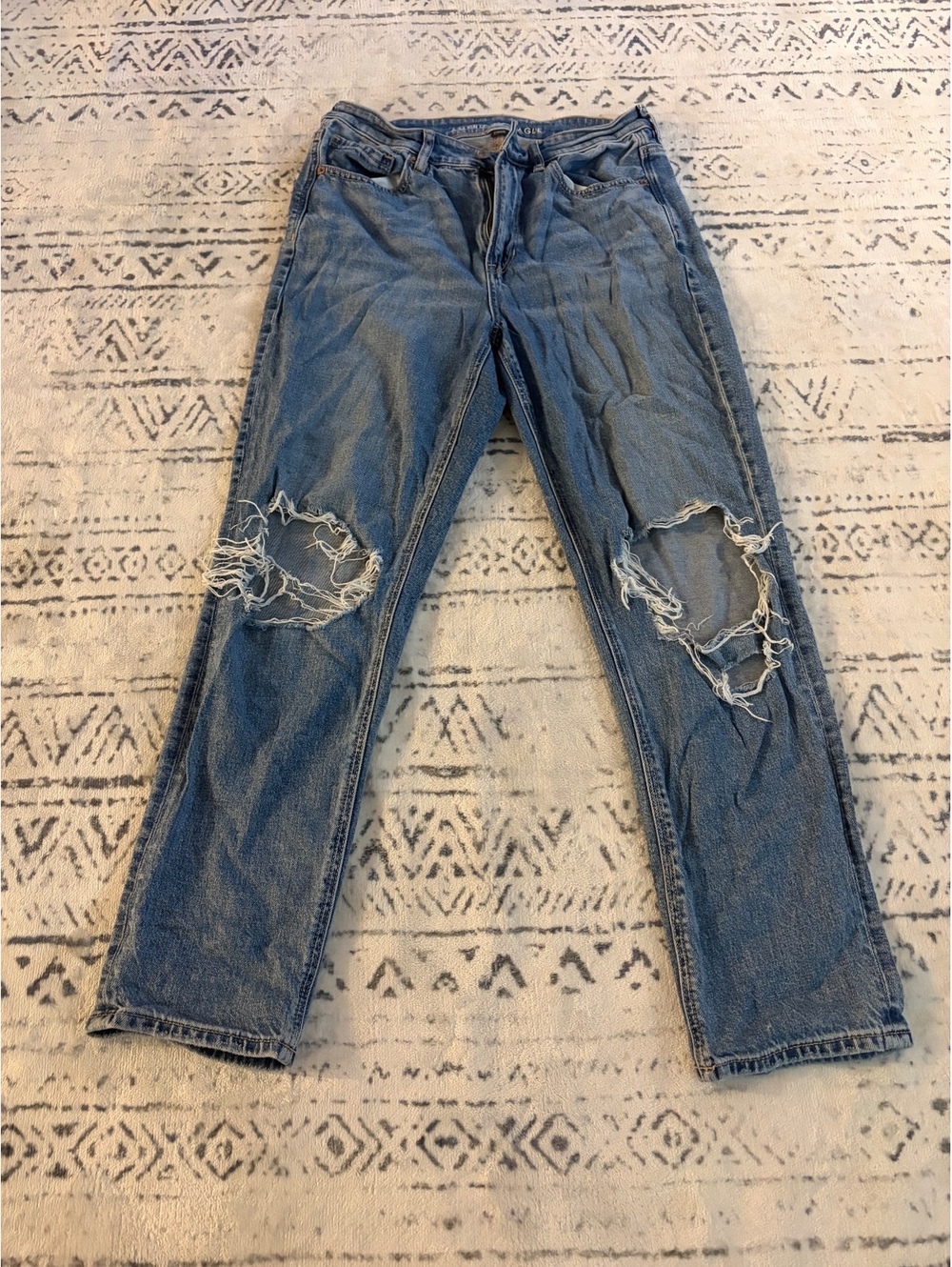 American Eagle Strigid Distressed Blue Jeans Size 8